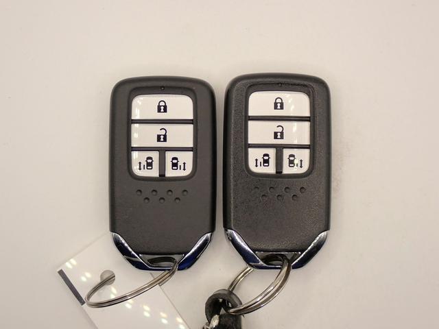 ステップワゴンスパーダ スパーダ・クールスピリットホンダセンシング　ギャザズ９インチメモリーナビ　フルセグＴＶ　ブルートゥース　天吊りモニター　バックカメラ　ＥＴＣ車載器　両側電動スライドドア　ＬＥＤオートライト　ワンオーナー　禁煙車　シートヒーター　パドルシフト（10枚目）