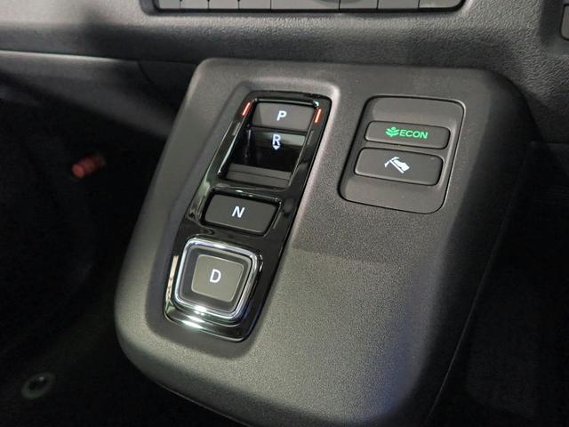 Ｎ－ＯＮＥ ｅ： ｅ：Ｌ　ホンダコネクト９インチディスプレイナビ　フルセグＴＶ　ブルートゥース　バックカメラ　ＬＥＤオートライト　禁煙車　シートヒーター　急速充電ポート　純正１４ＡＷ　スマートキー　ホンダセンシング（20枚目）