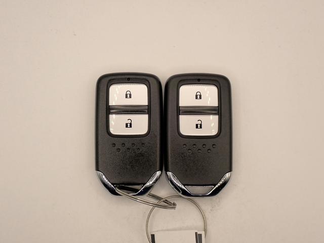 ヴェゼル RS・ホンダセンシング 社外メモリーナビ フルセグTV CD&DVD再生 ブルートゥース Bカメラ ETC車載器 LEDオートライト ワンオーナー シートヒーター パドルシフト ドラレコ ハーフレザーシート(10枚目)