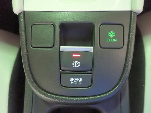 フィット ｅ：ＨＥＶホーム　オーディオレス　バックカメラ　ホンダセンシング　レーダークルーズＣ　ＬＥＤオートライト　オートハイビーム　ワンオーナー　禁煙車　パーキングセンサー　ハーブレザーシート　シートヒーター　ホンダセンシング（13枚目）