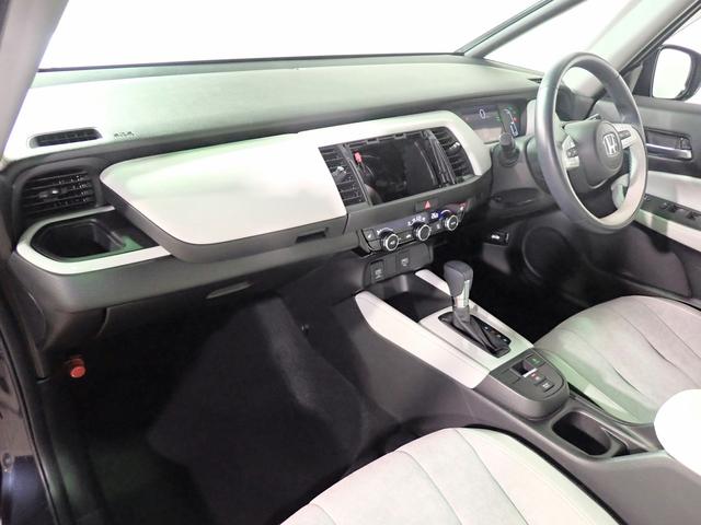 フィット ｅ：ＨＥＶホーム　オーディオレス　バックカメラ　ホンダセンシング　レーダークルーズＣ　ＬＥＤオートライト　オートハイビーム　ワンオーナー　禁煙車　パーキングセンサー　ハーブレザーシート　シートヒーター　ホンダセンシング（22枚目）