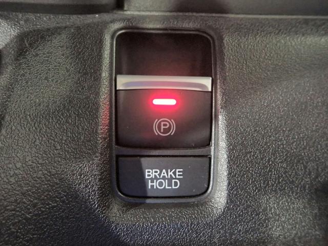 N-BOXカスタム ターボコーディネートスタイル オーディオレス バックカメラ 両側電動スライドドア LEDオートライト オートハイビーム ワンオーナー 禁煙車 Pセンサー シートヒーター レザーシート パドルシフト ホンダセンシング(16枚目)