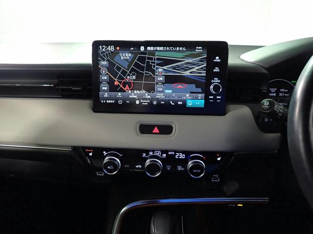 ヴェゼル ｅ：ＨＥＶＰＬａＹ　ホンダコネクト９インチナビ　ブルートゥース　全方位カメラ　ＥＴＣ２．０　ＬＥＤオートライト　ワンオーナー　禁煙車　シートヒーター　ワイヤレス充電　パノラマルーフ　ＢＳＩ　Ｐテールゲート　ドラレコ前後（8枚目）