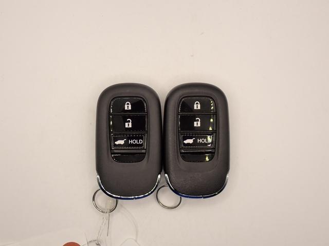 ヴェゼル ｅ：ＨＥＶＰＬａＹ　ホンダコネクト９インチナビ　ブルートゥース　全方位カメラ　ＥＴＣ２．０　ＬＥＤオートライト　ワンオーナー　禁煙車　シートヒーター　ワイヤレス充電　パノラマルーフ　ＢＳＩ　Ｐテールゲート　ドラレコ前後（10枚目）