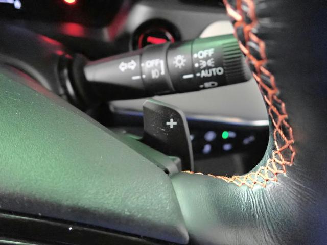 ヴェゼル ｅ：ＨＥＶＰＬａＹ　ホンダコネクト９インチナビ　ブルートゥース　全方位カメラ　ＥＴＣ２．０　ＬＥＤオートライト　ワンオーナー　禁煙車　シートヒーター　ワイヤレス充電　パノラマルーフ　ＢＳＩ　Ｐテールゲート　ドラレコ前後（14枚目）