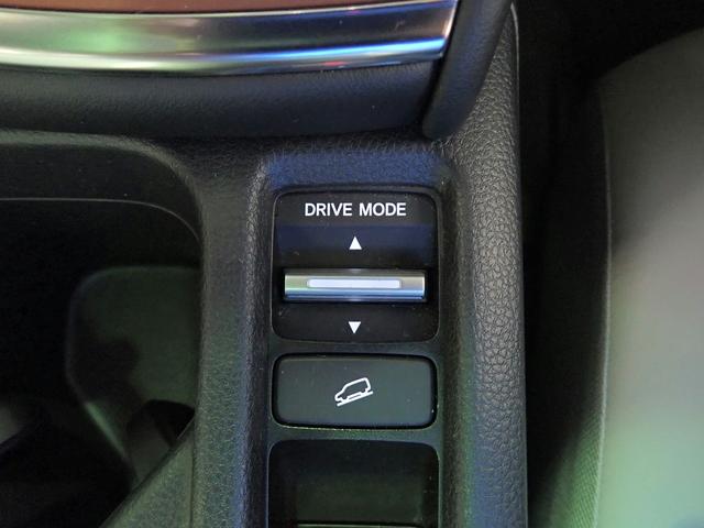 ヴェゼル ｅ：ＨＥＶＰＬａＹ　ホンダコネクト９インチナビ　ブルートゥース　全方位カメラ　ＥＴＣ２．０　ＬＥＤオートライト　ワンオーナー　禁煙車　シートヒーター　ワイヤレス充電　パノラマルーフ　ＢＳＩ　Ｐテールゲート　ドラレコ前後（16枚目）