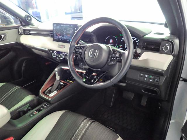 ヴェゼル ｅ：ＨＥＶＰＬａＹ　ホンダコネクト９インチナビ　ブルートゥース　全方位カメラ　ＥＴＣ２．０　ＬＥＤオートライト　ワンオーナー　禁煙車　シートヒーター　ワイヤレス充電　パノラマルーフ　ＢＳＩ　Ｐテールゲート　ドラレコ前後（19枚目）