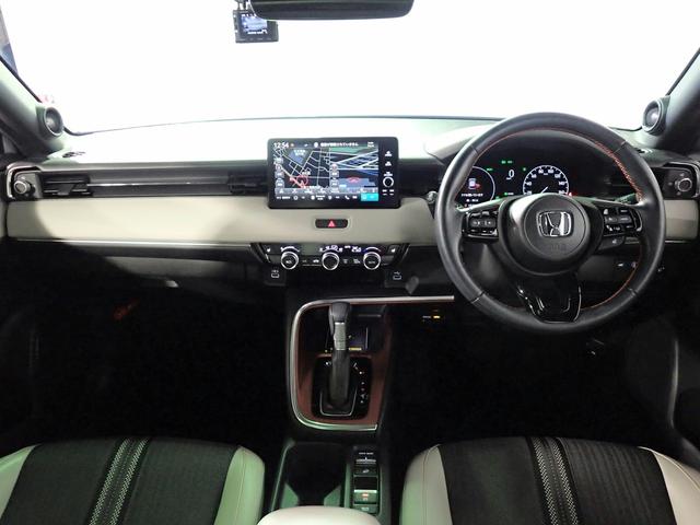 ヴェゼル ｅ：ＨＥＶＰＬａＹ　ホンダコネクト９インチナビ　ブルートゥース　全方位カメラ　ＥＴＣ２．０　ＬＥＤオートライト　ワンオーナー　禁煙車　シートヒーター　ワイヤレス充電　パノラマルーフ　ＢＳＩ　Ｐテールゲート　ドラレコ前後（20枚目）