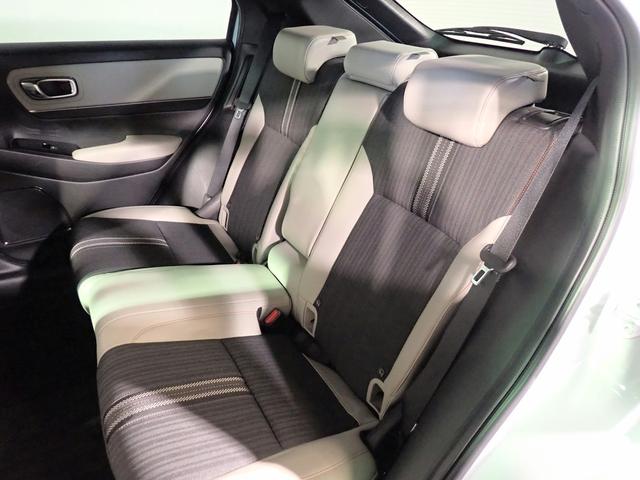 ヴェゼル ｅ：ＨＥＶＰＬａＹ　ホンダコネクト９インチナビ　ブルートゥース　全方位カメラ　ＥＴＣ２．０　ＬＥＤオートライト　ワンオーナー　禁煙車　シートヒーター　ワイヤレス充電　パノラマルーフ　ＢＳＩ　Ｐテールゲート　ドラレコ前後（26枚目）