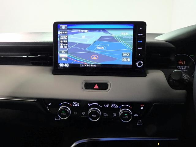 ヴェゼル ｅ：ＨＥＶＺ　ギャザズ９インチナビ　フルセグＴＶ　ブルートゥース　バックカメラ　ＥＴＣ２．０　ＬＥＤオートライト　ワンオーナー　禁煙車　シート＆ステアリングヒーター　ドラレコ前後　ハーフレザーシート　ＢＳＩ（8枚目）