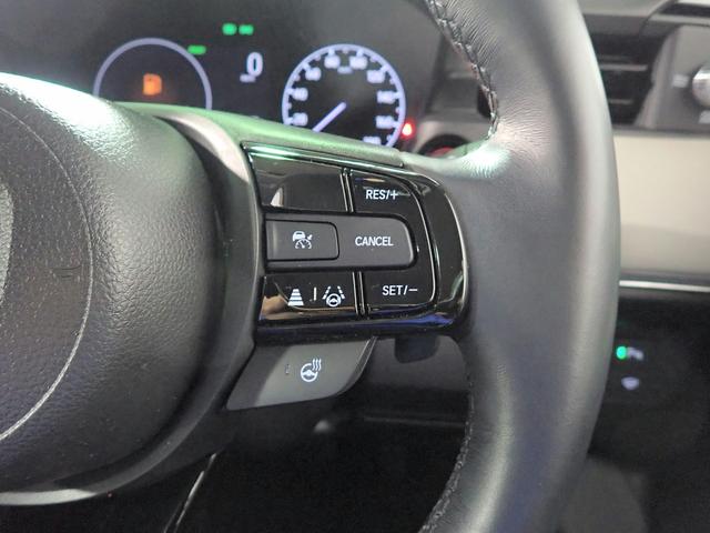 ヴェゼル ｅ：ＨＥＶＺ　ギャザズ９インチナビ　フルセグＴＶ　ブルートゥース　バックカメラ　ＥＴＣ２．０　ＬＥＤオートライト　ワンオーナー　禁煙車　シート＆ステアリングヒーター　ドラレコ前後　ハーフレザーシート　ＢＳＩ（13枚目）