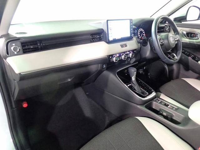 ヴェゼル ｅ：ＨＥＶＺ　ギャザズ９インチナビ　フルセグＴＶ　ブルートゥース　バックカメラ　ＥＴＣ２．０　ＬＥＤオートライト　ワンオーナー　禁煙車　シート＆ステアリングヒーター　ドラレコ前後　ハーフレザーシート　ＢＳＩ（26枚目）