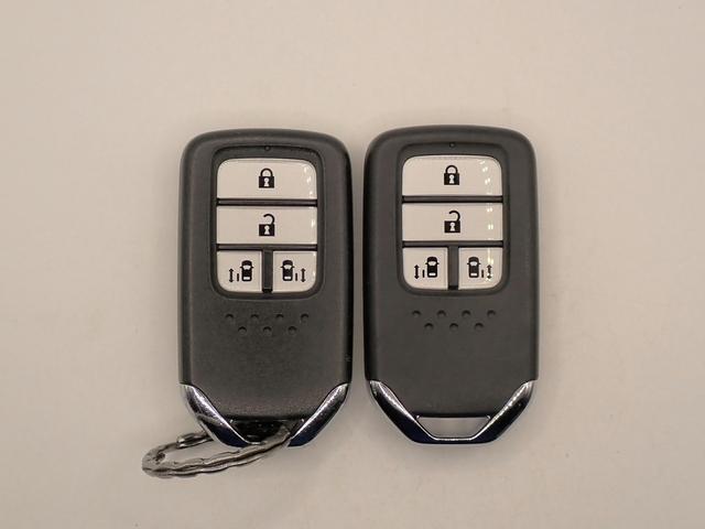 フリード＋ クロスター・ホンダセンシング　ギャザズ９メモリーナビ　フルセグＴＶ　ブルートゥース　バックカメラ　ＥＴＣ車載器　両側電動スライドドア　ＬＥＤオートライト　オートハイビーム　ワンオーナー　ハーフレザーシート　ホンダセンシング（10枚目）