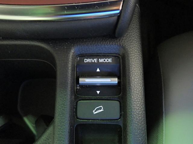 ヴェゼル e:HEVPLaY ホンダコネクト9インチナビ ブルートゥース バックカメラ ETC車載器 LEDオートライト ワンオーナー 禁煙車 シート&ステアリングヒーター ワイヤレス充電 パノラマルーフ BSI ドラレコ前後(17枚目)