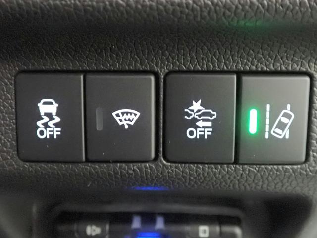 フリード クロスター ギャザズ9インチメモリーナビ ブルートゥース バックカメラ 両側電動スライドドア ETC車載器 LEDオートライト ワンオーナー 禁煙車 シートヒーター ハーフレザーシート ルーフレール(16枚目)