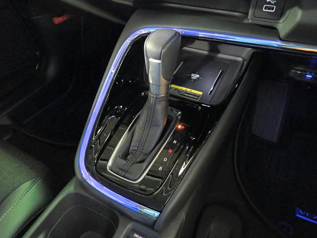 ヴェゼル ｅ：ＨＥＶＺ　ギャザズ９インチナビ　フルセグＴＶ　ブルートゥース　バックカメラ　ＥＴＣ車載器　ＬＥＤオートライト　オートハイビーム　ワンオーナー　禁煙車　パーキングセンサー　パドルシフト　ワイヤレス充電　ＢＳＩ（23枚目）