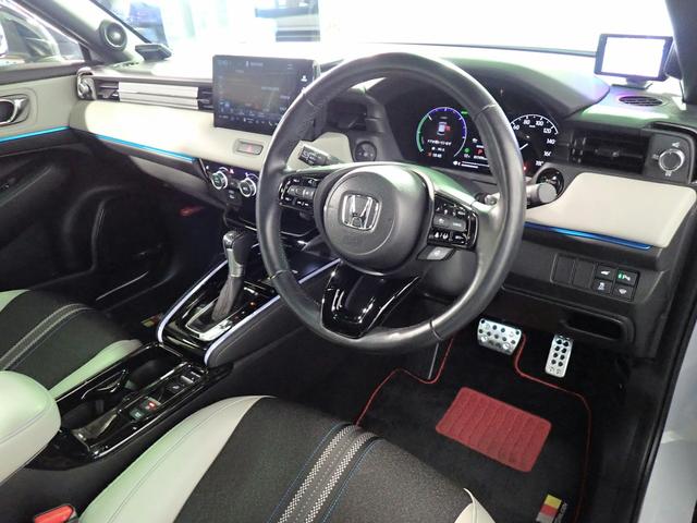 ヴェゼル ｅ：ＨＥＶＺ・ＰＬａＹパッケージ　ホンダコネクト９インチナビ　フルセグＴＶ　ブルートゥース　全方位Ｍ　ＥＴＣ２．０　ＬＥＤオートライト　ワンオーナー　禁煙車　Ｐセンサー　シートヒーター　４ＷＤ　デジタルインナーミラー　無限フルエアロ（22枚目）