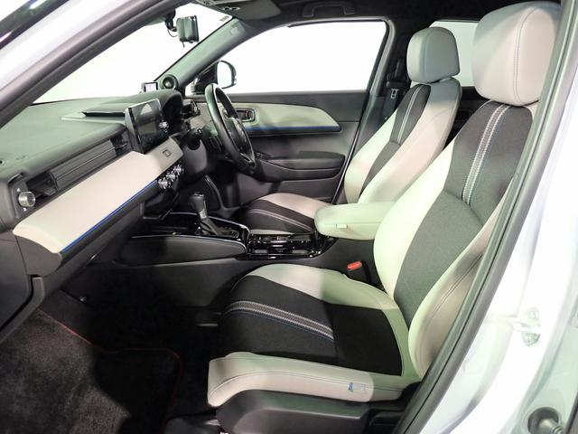 ヴェゼル ｅ：ＨＥＶＺ・ＰＬａＹパッケージ　ホンダコネクト９インチナビ　フルセグＴＶ　ブルートゥース　全方位Ｍ　ＥＴＣ２．０　ＬＥＤオートライト　ワンオーナー　禁煙車　Ｐセンサー　シートヒーター　４ＷＤ　デジタルインナーミラー　無限フルエアロ（25枚目）