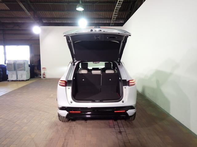 ヴェゼル ｅ：ＨＥＶＺ・ＰＬａＹパッケージ　ホンダコネクト９インチナビ　フルセグＴＶ　ブルートゥース　全方位Ｍ　ＥＴＣ２．０　ＬＥＤオートライト　ワンオーナー　禁煙車　Ｐセンサー　シートヒーター　４ＷＤ　デジタルインナーミラー　無限フルエアロ（28枚目）