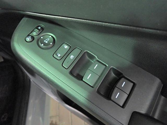 ヴェゼル ｅ：ＨＥＶＺ　ホンダコネクトナビ　フルセグＴＶ　ブルートゥース　バックカメラ　ＥＴＣ２．０　ＬＥＤオートライト　オートハイビーム　ワンオーナー　禁煙車　パーキングセンサー　パドルシフト　ワイヤレス充電　ＢＳＩ（14枚目）