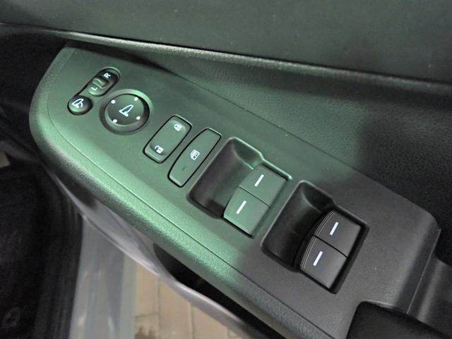 ヴェゼル ｅ：ＨＥＶＺ　ホンダコネクトナビ　フルセグＴＶ　ブルートゥース　バックカメラ　ＥＴＣ２．０　ＬＥＤオートライト　オートハイビーム　ワンオーナー　禁煙車　パーキングセンサー　パドルシフト　ワイヤレス充電　ＢＳＩ（20枚目）