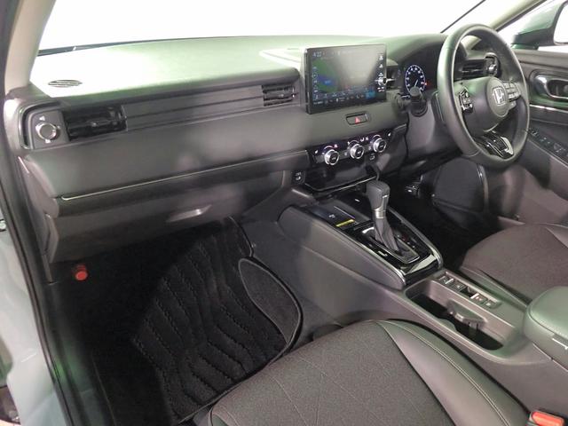 ヴェゼル ｅ：ＨＥＶＺ　ホンダコネクトナビ　フルセグＴＶ　ブルートゥース　バックカメラ　ＥＴＣ２．０　ＬＥＤオートライト　オートハイビーム　ワンオーナー　禁煙車　パーキングセンサー　パドルシフト　ワイヤレス充電　ＢＳＩ（26枚目）