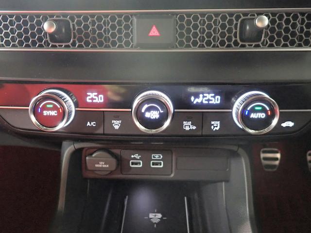 シビック タイプＲ　６速マニュアル　純正９インチコネクトナビ　フルセグＴＶ　ブルートゥース　バックカメラ　ＥＴＣ２．０　ＬＥＤオートライト　ワンオーナー　禁煙車　Ｐセンサー　ターボ　ワイヤレス充電　ホンダセンシング（20枚目）