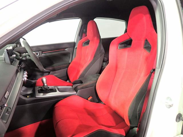 シビック タイプＲ　６速マニュアル　純正９インチコネクトナビ　フルセグＴＶ　ブルートゥース　バックカメラ　ＥＴＣ２．０　ＬＥＤオートライト　ワンオーナー　禁煙車　Ｐセンサー　ターボ　ワイヤレス充電　ホンダセンシング（26枚目）