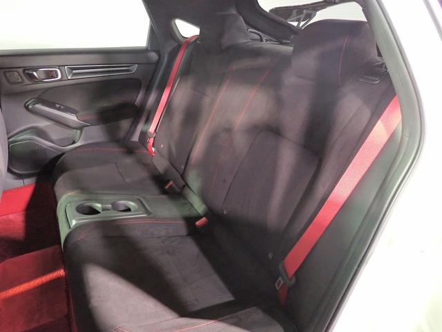 シビック タイプＲ　６速マニュアル　純正９インチコネクトナビ　フルセグＴＶ　ブルートゥース　バックカメラ　ＥＴＣ２．０　ＬＥＤオートライト　ワンオーナー　禁煙車　Ｐセンサー　ターボ　ワイヤレス充電　ホンダセンシング（27枚目）