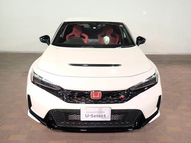 シビック タイプＲ　６速マニュアル　純正９インチコネクトナビ　フルセグＴＶ　ブルートゥース　バックカメラ　ＥＴＣ２．０　ＬＥＤオートライト　ワンオーナー　禁煙車　Ｐセンサー　ターボ　ワイヤレス充電　ホンダセンシング（32枚目）