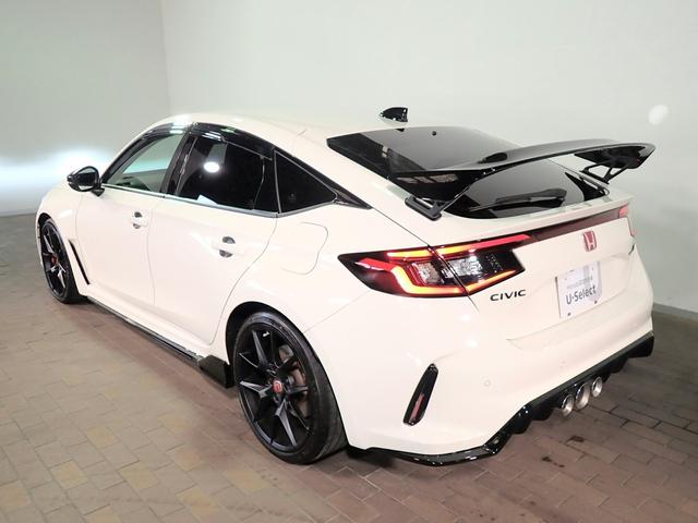 シビック タイプＲ　６速マニュアル　純正９インチコネクトナビ　フルセグＴＶ　ブルートゥース　バックカメラ　ＥＴＣ２．０　ＬＥＤオートライト　ワンオーナー　禁煙車　Ｐセンサー　ターボ　ワイヤレス充電　ホンダセンシング（34枚目）