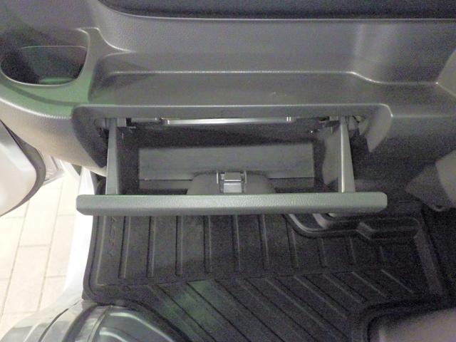 アクティトラック タウン　５速マニュアル　純正ＣＤデッキ　４ＷＤ　エアコン　運転席エアバック　パワステ　ワンオーナー　禁煙車　荷台保護カバー　ゲートプロテクター　パワーウィンドウ　ゲートチェーン　社外１２ＡＷ（20枚目）