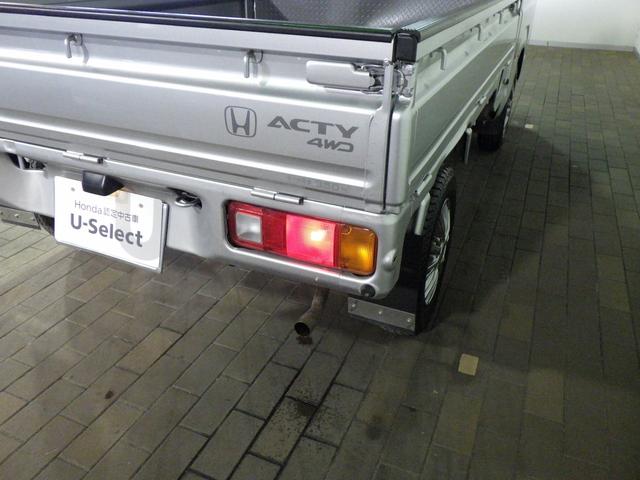アクティトラック タウン　５速マニュアル　純正ＣＤデッキ　４ＷＤ　エアコン　運転席エアバック　パワステ　ワンオーナー　禁煙車　荷台保護カバー　ゲートプロテクター　パワーウィンドウ　ゲートチェーン　社外１２ＡＷ（27枚目）
