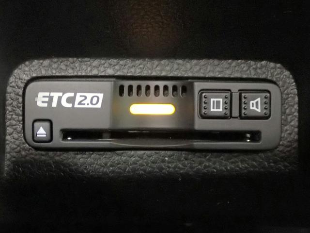 ヴェゼル ｅ：ＨＥＶＺ　ホンダコネクト９インチナビ　フルセグＴＶ　ブルートゥース　バックカメラ　ＥＴＣ２．０　ＬＥＤオートライト　ワンオーナー　禁煙車　Ｐセンサー　シート＆ステアリングヒーター　ワイヤレス充電　ドラレコ前後（12枚目）