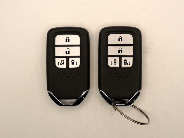 フリード Ｇ　ギャザズ８インチメモリーナビ　ブルートゥース　フルセグＴＶ　バックカメラ　両側電動スライドドア　ＥＴＣ車載器　ＬＥＤオートライト　ワンオーナー　禁煙車　シートヒーター　レーダークルーズコントロール（10枚目）