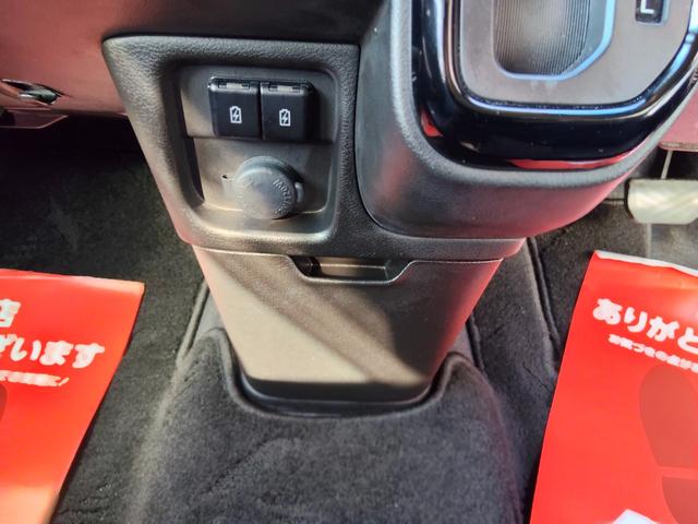 デリカD:2 ハイブリッドMZ 全方位カメラ付ナビパッケージ 実走行44833KM 全方位カメラ付きナビTV DVD HUD LEDヘッド Bカメラ ETC シートヒーター 両側パワスラ 衝突被害軽減ブレーキ クルコン クリアランスソナー オールシーズンタイヤ(14枚目)