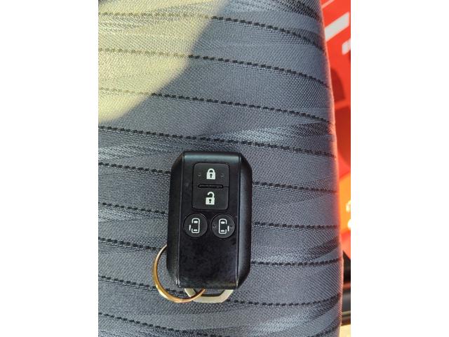 デリカD:2 ハイブリッドMZ 全方位カメラ付ナビパッケージ 実走行44833KM 全方位カメラ付きナビTV DVD HUD LEDヘッド Bカメラ ETC シートヒーター 両側パワスラ 衝突被害軽減ブレーキ クルコン クリアランスソナー オールシーズンタイヤ(18枚目)