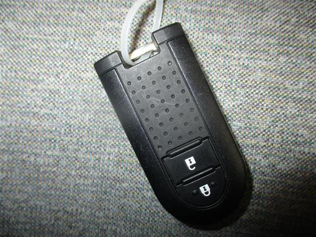 パッソ Ｘ　Ａストップ　盗難防止装置　デュアルエアバッグ　フルフラット　横滑り防止機能　バックモニター　エアコン　衝突被害軽減ブレーキ　ベンチシート　キーフリーシステム　パワーウインドウ　ＡＢＳ　スマートキー（24枚目）