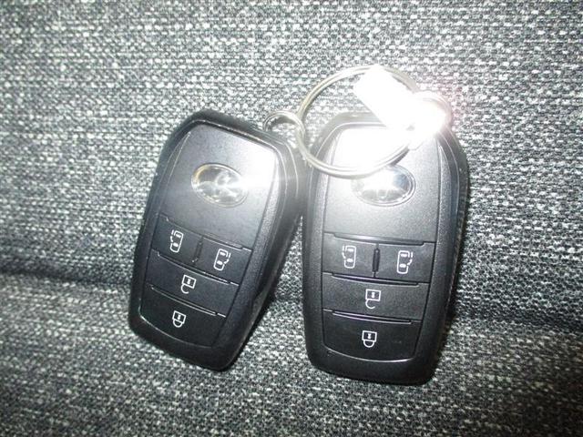 シエンタ ハイブリッドＺ　ナビ＆ＴＶ　ＴＳＳ　横滑り防止機能　バックモニター　ウォークスルー　フルセグテレビ　クルーズコントロール　ＬＥＤライト　盗難防止装置　ＡＢＳ　３列シート　カーテンエアバック　スマートキー　メモリーナビ（23枚目）