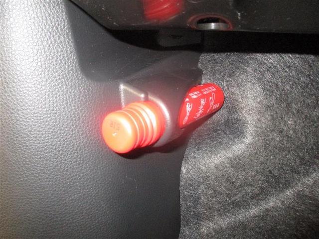 シエンタ ハイブリッドＺ　ナビ＆ＴＶ　ＴＳＳ　横滑り防止機能　バックモニター　ウォークスルー　フルセグテレビ　クルーズコントロール　ＬＥＤライト　盗難防止装置　ＡＢＳ　３列シート　カーテンエアバック　スマートキー　メモリーナビ（32枚目）