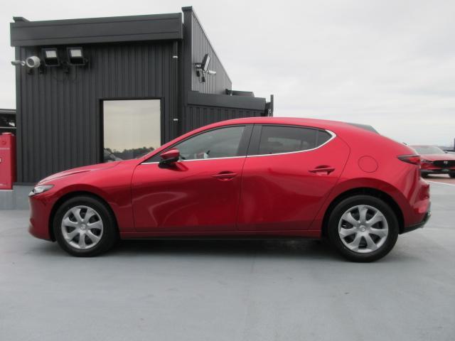 MAZDA3ファストバック 15C iセレクション 衝突被害軽減システム アダプティブクルーズコントロール 全周囲カメラ オートマチックハイビーム ナビ バックカメラ オートライト LEDヘッドランプ Bluetooth 展示・試乗車(2枚目)