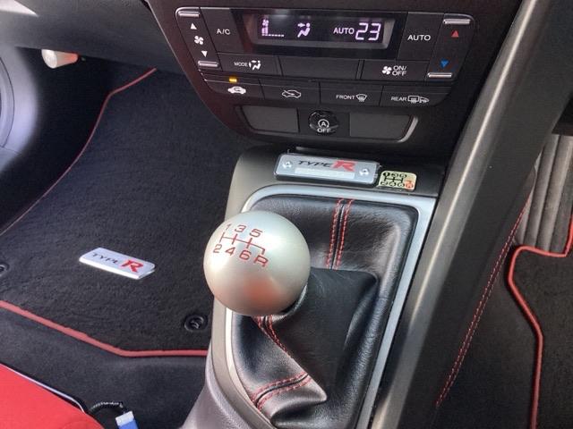 シビック タイプＲ　フルノーマル　ワンオーナー　禁煙車　フロントドライブレコーダー　ホンダ純正ナビ　バックカメラ　ＥＴＣ　スマートキー　盗難防止装置　１年間走行距離無制限保証付き　クルーズコントロール（17枚目）