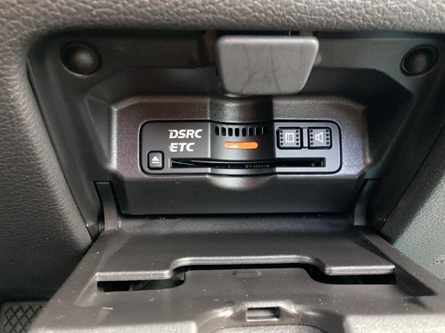 レジェンド ハイブリッド　ＥＸ　前後ドライブレコーダー　ホンダ純正ナビ　フルセグＴＶ　Ｂｌｕｅｔｏｏｔｈ　バックカメラ　運転席助手席シートヒーター　禁煙車　サンルーフ　ＬＥＤヘッドライト　スマートキー　ホンダセンシング（13枚目）