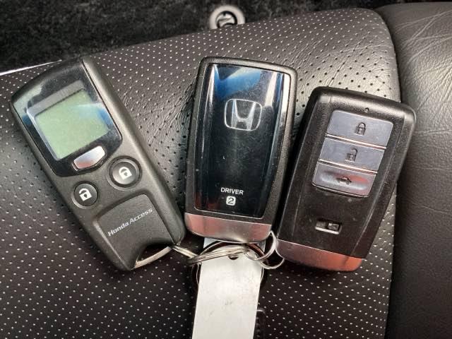 レジェンド ハイブリッド　ＥＸ　前後ドライブレコーダー　ホンダ純正ナビ　フルセグＴＶ　Ｂｌｕｅｔｏｏｔｈ　バックカメラ　運転席助手席シートヒーター　禁煙車　サンルーフ　ＬＥＤヘッドライト　スマートキー　ホンダセンシング（14枚目）