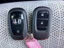 ☆スマートキー☆ドアの開錠・施錠はもちろんですが、エンジンをかけるときも鍵を取り出さなくて大丈夫ですよ♪両手に荷物をお持ちの時でも、大変便利で使い易い装備ですね（＾＾）／