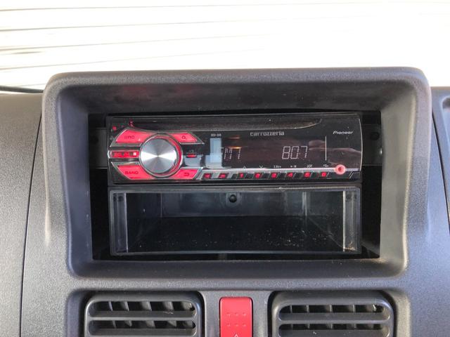 スーパーキャリイ X ディスチャージヘッド装着車 フォグランプ キーレス 荷台マット ドアバイザー 社外CDオーディオ オートギヤシフト 2nd発進(9枚目)