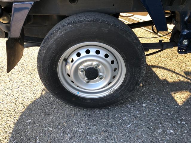 スーパーキャリイ X ディスチャージヘッド装着車 フォグランプ キーレス 荷台マット ドアバイザー 社外CDオーディオ オートギヤシフト 2nd発進(43枚目)