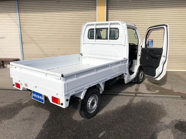 キャリイトラック ＫＣエアコン・パワステ　オートマ　エアコン　パワステ　ＦＭＡＭラジオ　同色全塗装済み（4枚目）