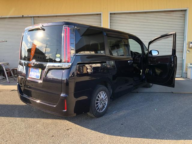 エスクァイア Ｇｉ　プレミアムパッケージ　純正１０インチＳＤナビ　フルセグＴＶ　バックモニター　後席１２．１インチフリップダウンモニター　ビルトインＥＴＣ　スマートキー２個　両側パワースライドドア　ハーフレザーシート　シートヒーター（4枚目）