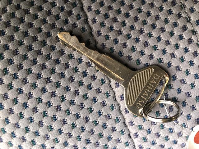 ハイゼットトラック ジャンボ オートマ エアコン パワステ ラジオ パワーウインド 集中ドアロック ルーフシェルフ ファブリックシート ゲートアッパープロテクター 社外12インチアルミ(12枚目)